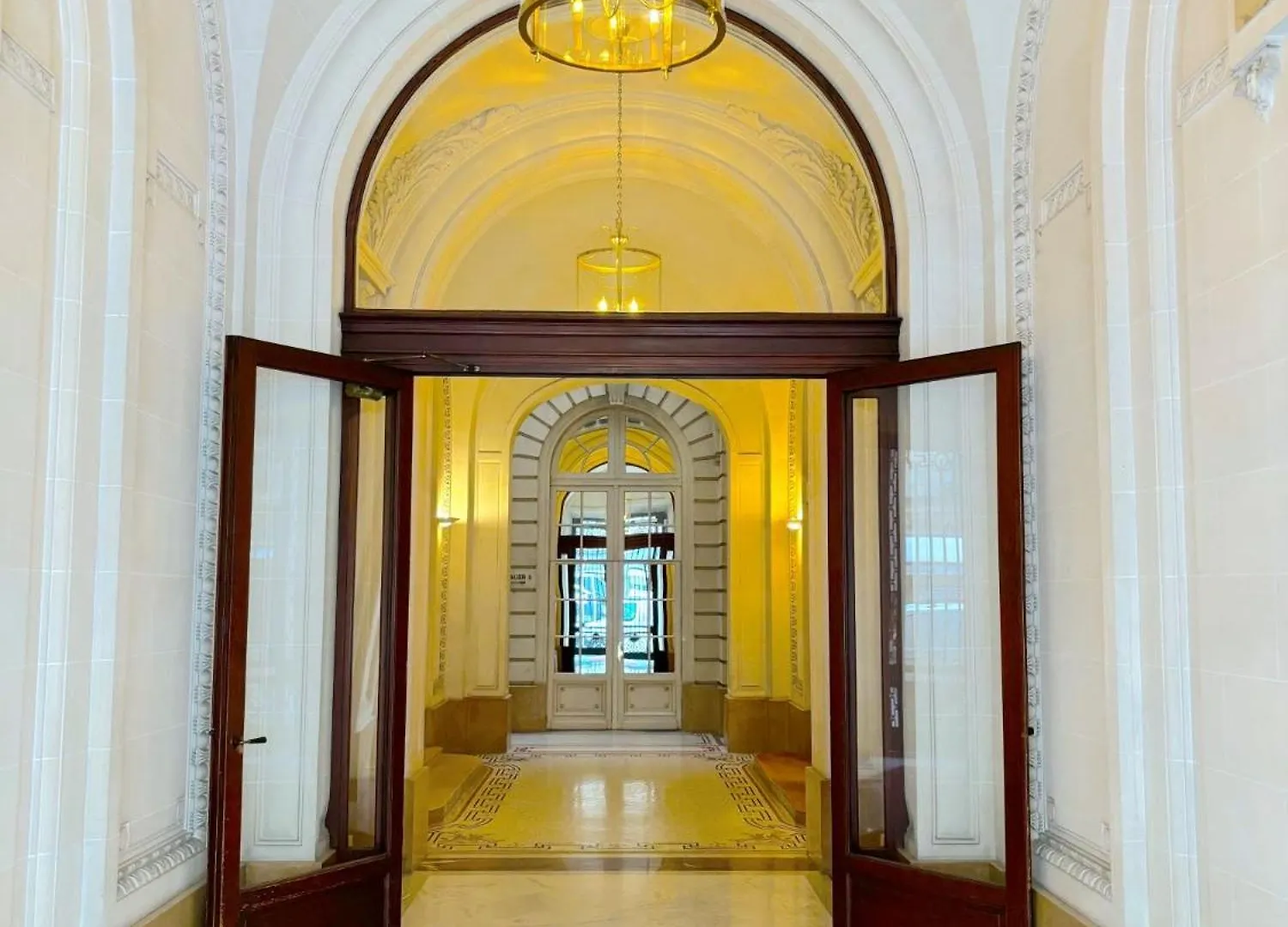 Vendome Apartment *